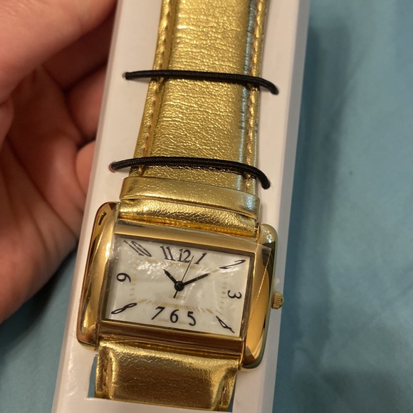 Avon Gold Watch - Picture 2 of 6